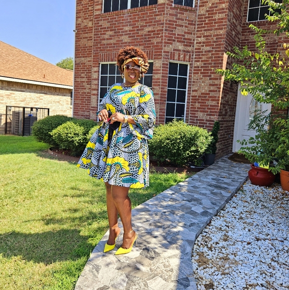 DRESSES - Picture 5 of 7